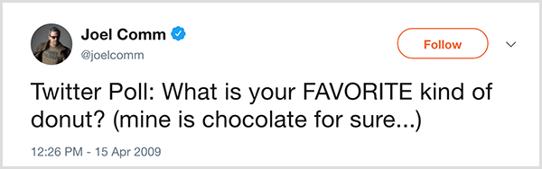 Joelis Comm savo „Twitter“ sekėjams uždavė klausimą: Kokia jūsų mėgstamiausia spurgos rūšis? Mano tikrai yra šokoladas. „Twitter“ pasirodė 2009 m. Balandžio 15 d.