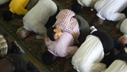 Ar reikia vaikus vesti į tarawih maldą?