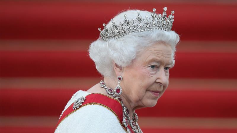 93 metų karalienė Elžbieta paliko rūmus bijodama koronos viruso!