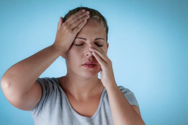 nosies kaulo skausmas gali sukelti galvos skausmą, o galvos skausmas - nosies kaulų skausmą