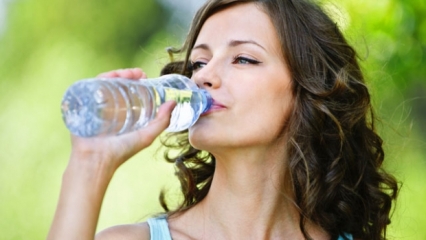 7 situacijos, kai neturėtumėte gerti vandens