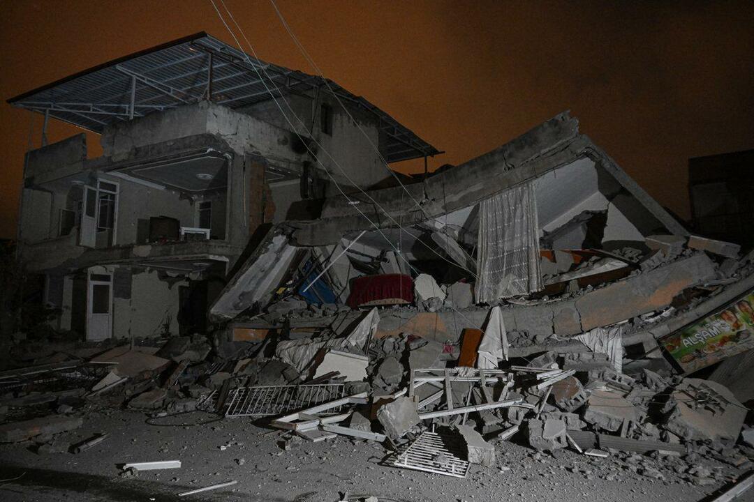 Du bauginantys žemės drebėjimai Hatay mieste