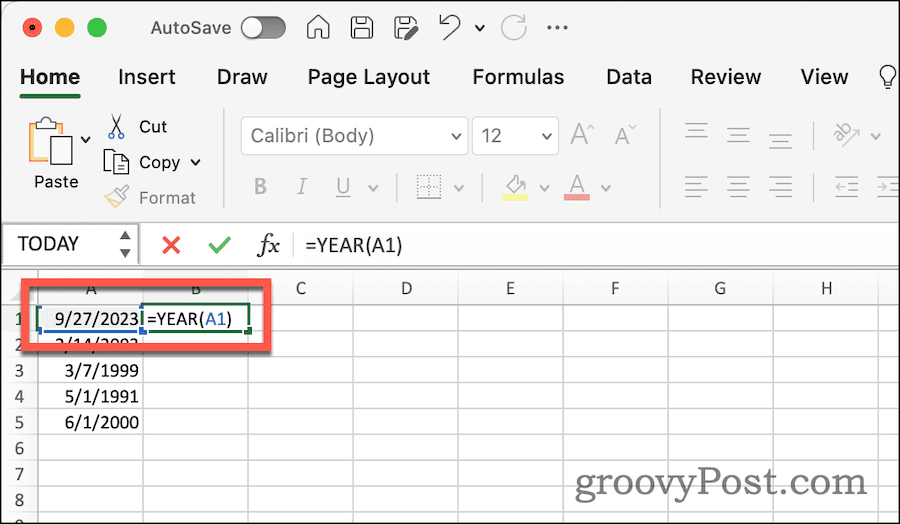 Funkcijos YEAR naudojimas norint išskirti metus iš datos programoje „Excel“.