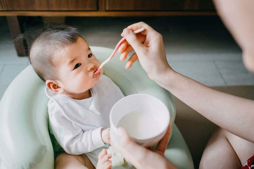 maitinti kūdikių jogurtu