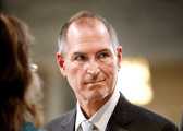 Steve'as Jobsas atsistatydina iš „Apple“ generalinio direktoriaus pareigų