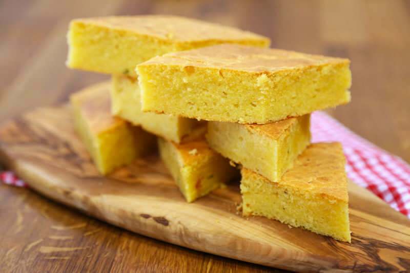 Kaip lengviausia paruošti kukurūzų duoną su sūriu? Kukurūzų duonos su sūriu patarimai