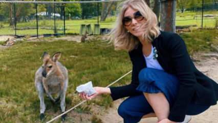 Aktorė Zerrin Tekindor savo rankomis maitino kengūrą!