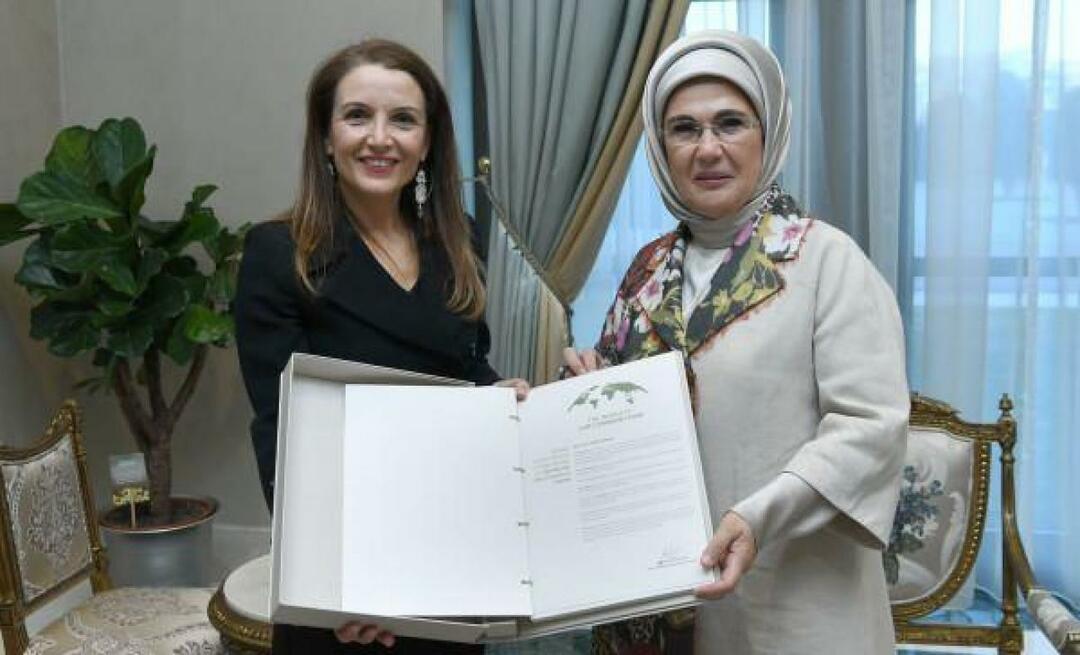 Emine Erdogan padėka UNICEF Turkijos atstovei Regina de Dominicis
