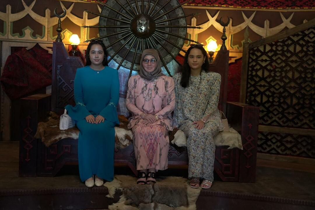 Malaizijos karalienė lankėsi televizijos serialo „Osmano įkūrimas“ filmavimo aikštelėje – „News 7 CULTURE“