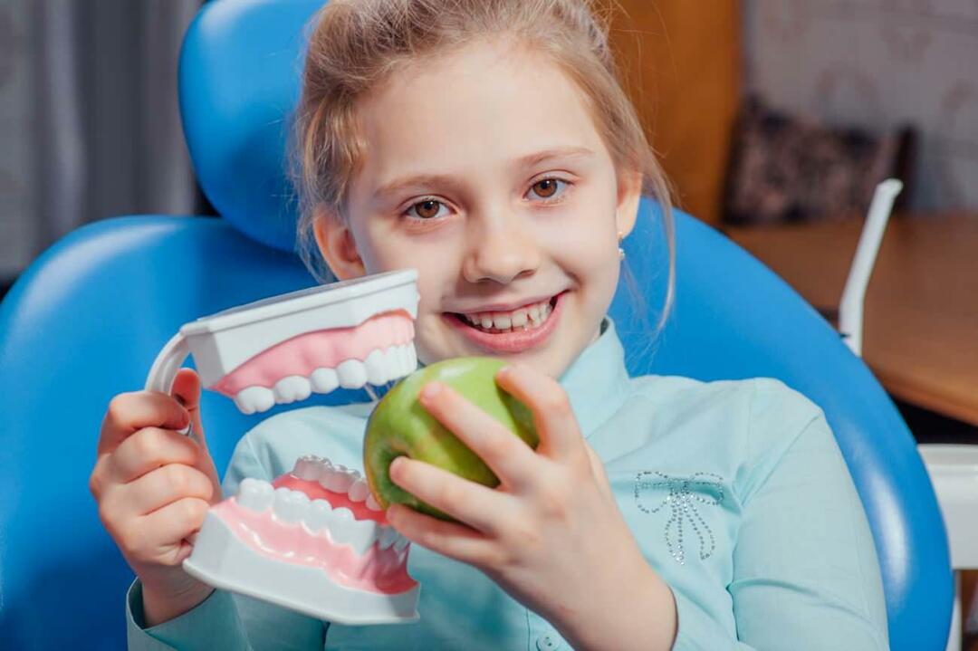 Kokia turėtų būti vaikų, lankančių mokyklą, dantų priežiūra?