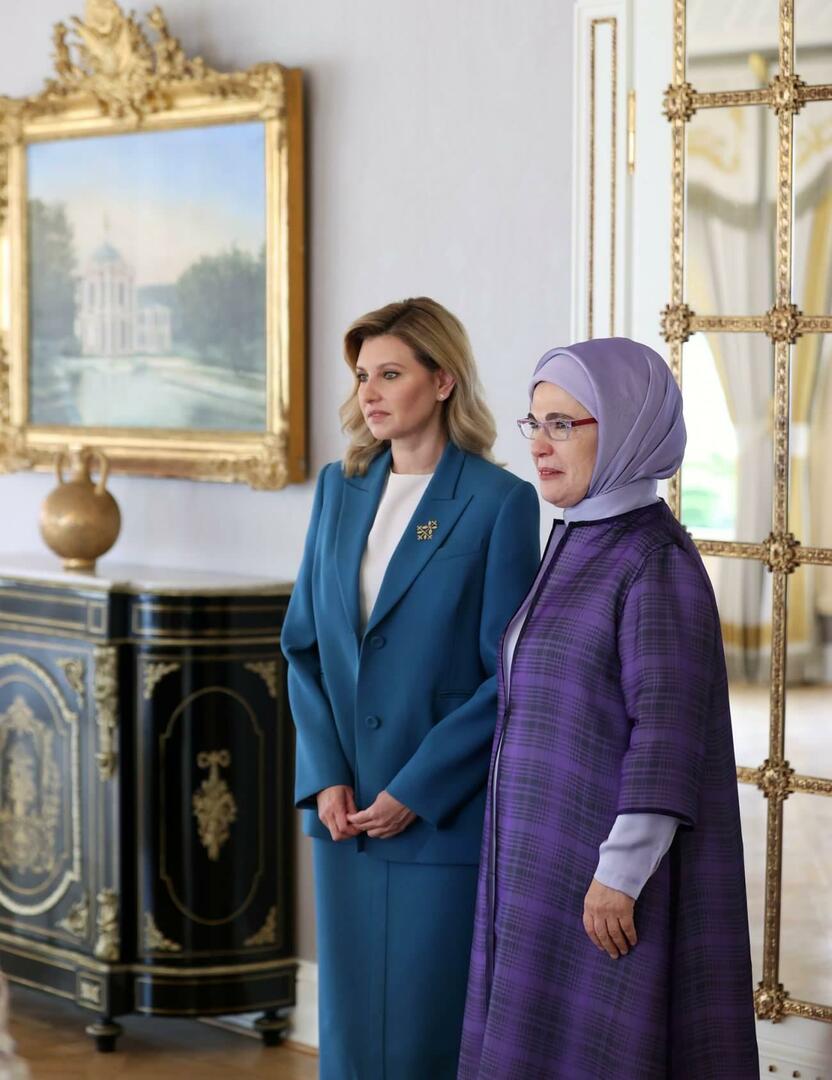 Emine Erdoğan priėmė Ukrainos prezidento žmoną Oleną Zelenskają