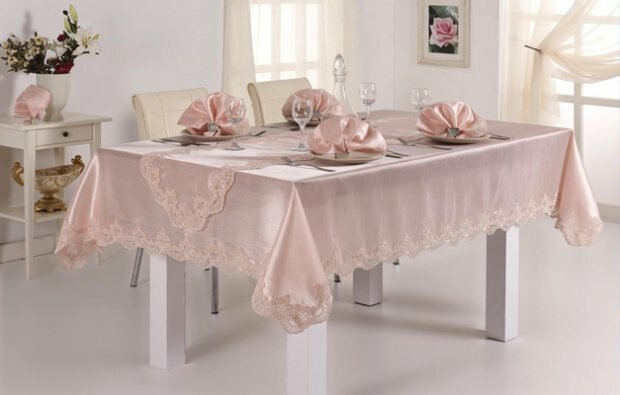 Rožinės staltiesės