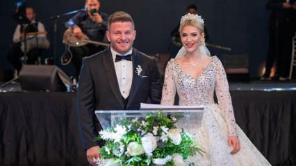 Buvę „Survivor“ konkurso dalyviai İsmailas Balabanas ir İlayda Şeker vestuvėse Antalijoje
