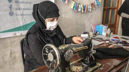 Siūlomų siuvėjų iš Idlibo pataisyti drabužiai tampa vaikų švente