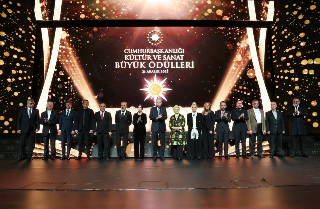 Prezidento kultūros ir meno premiją gavusius menininkus pasveikino Emine Erdoğan