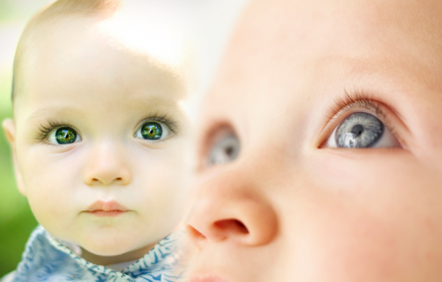akių spalva kūdikiams