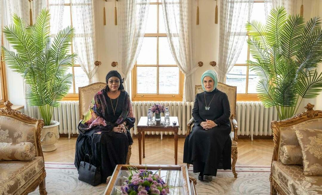 Pirmoji ponia Erdoğan susitiko su Senegalo prezidento žmona!