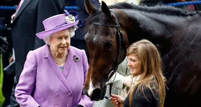 Karalienė Elžbieta ir jos arkliai 