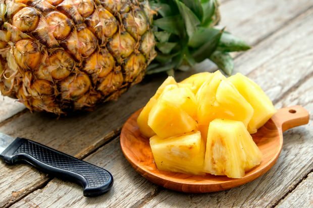 Kokie yra ananasų ir ananasų sulčių pranašumai? Jei geriate įprastą stiklinę ananasų sulčių?