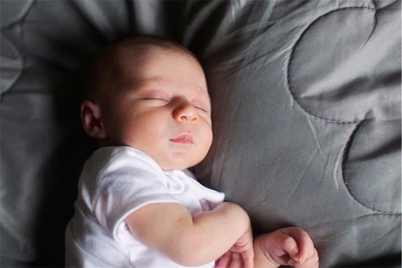 Kur turėtų miegoti naujagimis kūdikis?