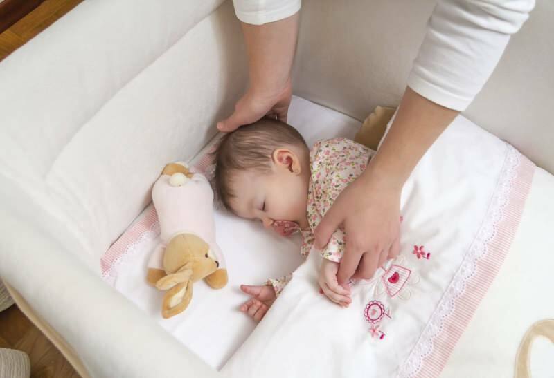 Indėlių metodai naujagimiams! Ar reikėtų kūdikius paguldyti ant šono?