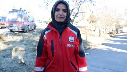 Kas yra Emine Kuştepe, kalbanti su Azize žemės drebėjimo metu?