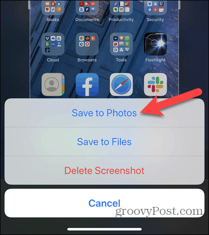 Redaguodami „iPhone“ ekrano kopiją, palieskite Išsaugoti nuotraukose