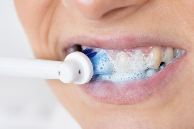 Kaip saugoma burnos ir dantų sveikata? Į ką reikia atsižvelgti valant dantis?