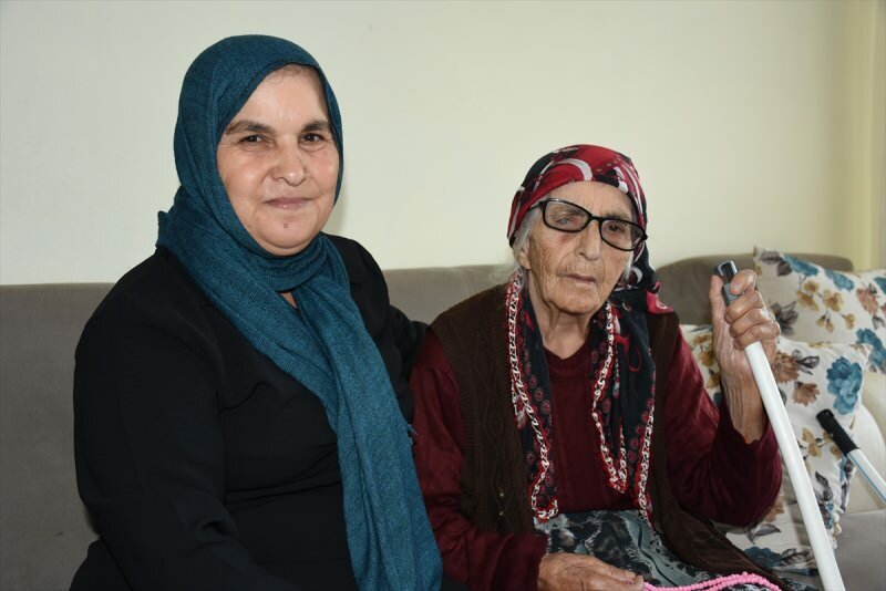 95 metų Fatma močiutė, širdies ir kraujospūdžio pacientė, nugalėjo Kovidą-19