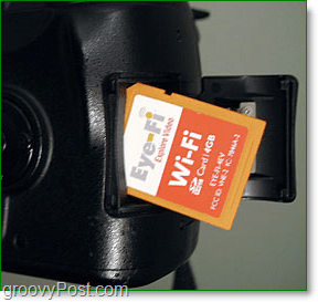 „eye-fi“ SDK kortelės, įeinančios į fotoaparatą, nuotraukos