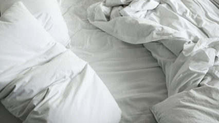 Kaip dažnai reikėtų keisti paklodę ir patalynę? Kaip nuplauti pagalvės užvalkalą? 