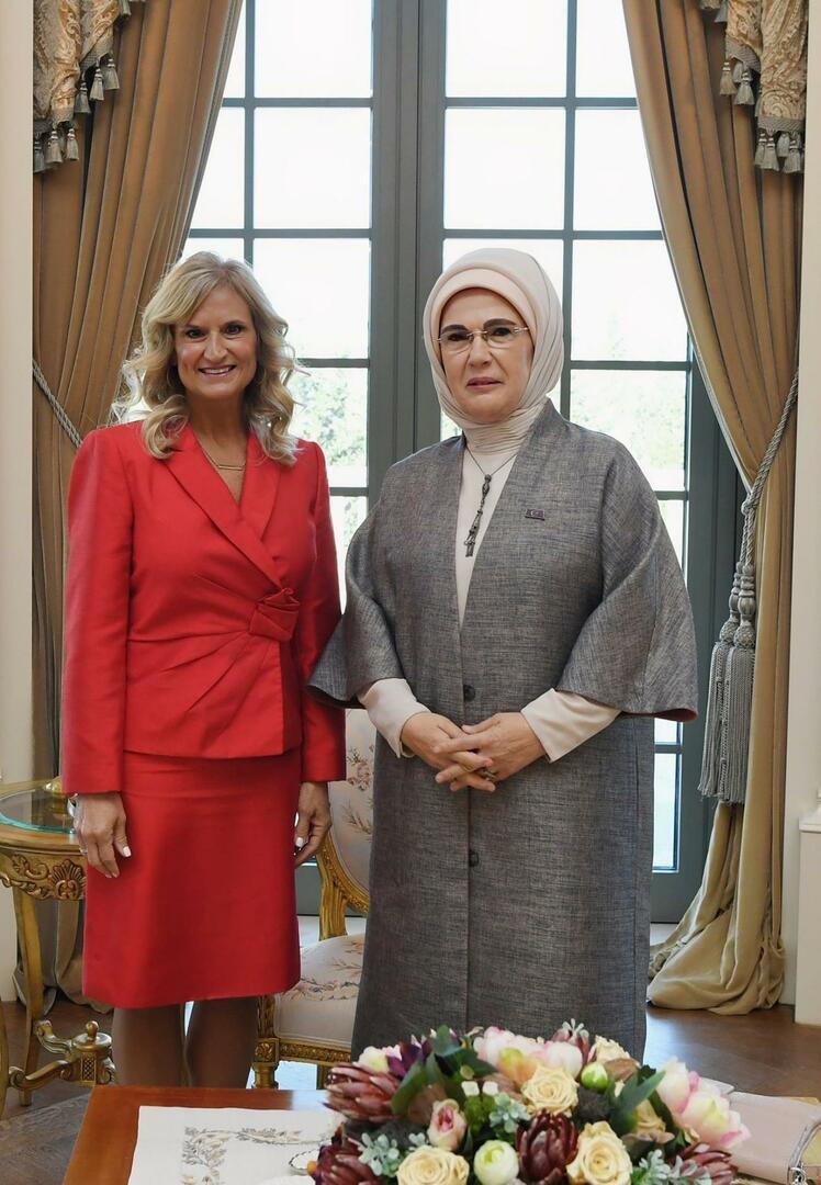 Emine Erdoğan susitiko su JAV ambasadoriaus Ankaroje žmona Cheryl Flake