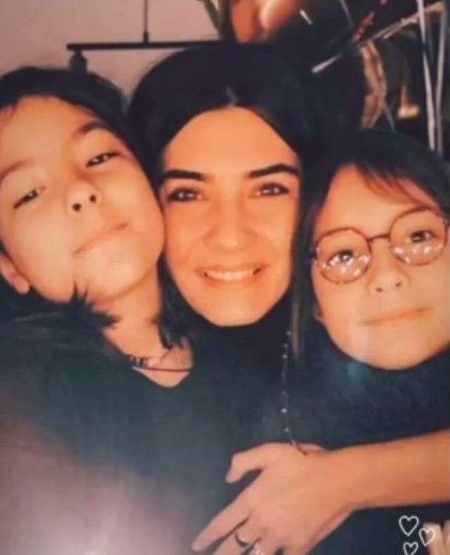 Tuba Büyüküstün pasidalijo nuotrauka su savo dukromis