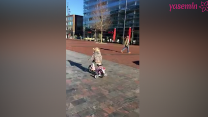 Maža mergaitė ant dviračio varžėsi su policininkais!
