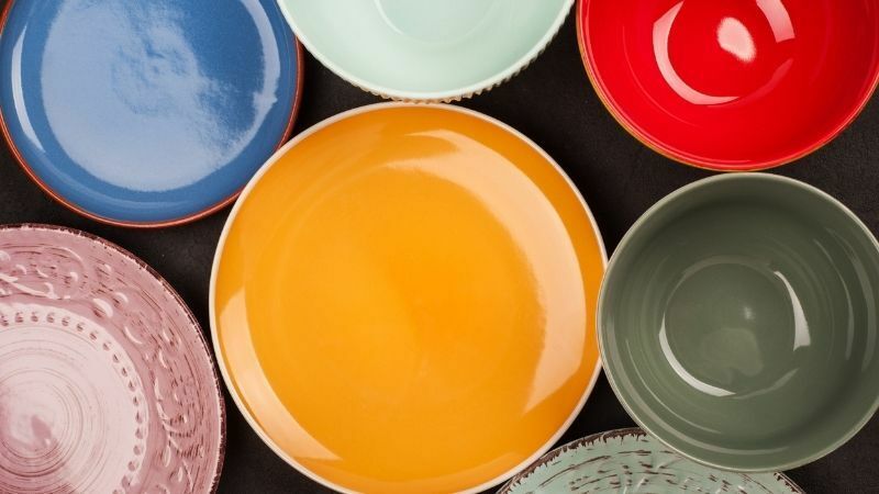 Mokslininkai paaiškino, kad spalvingos lėkštės yra naudingos sprendžiant maisto pasirinkimo problemą