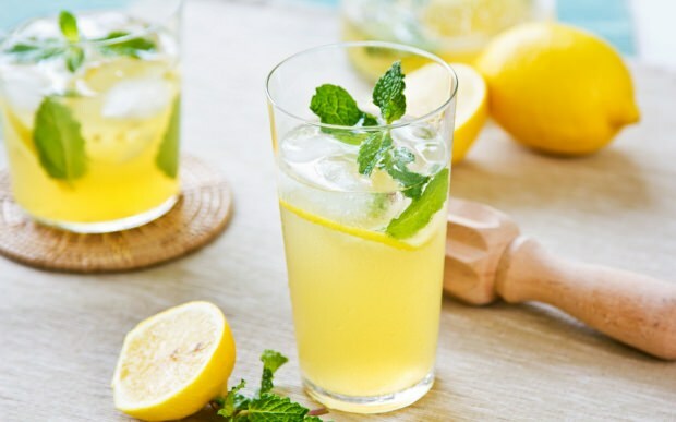 Kas atsitiks, jei geriame įprastas citrinų sultis?