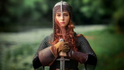 Švedų maža mergaitė rado ežere 1500 metų kardą