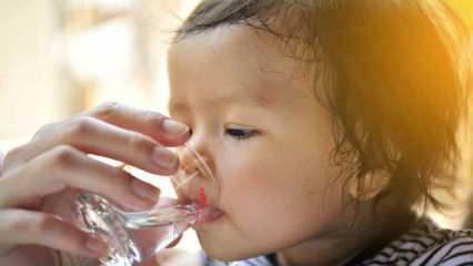 Kaip kūdikiams duoti vandens? Ar kūdikiams iki šešių mėnesių galima duoti vandens?