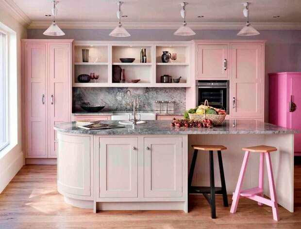 rožinė virtuvės puošmena