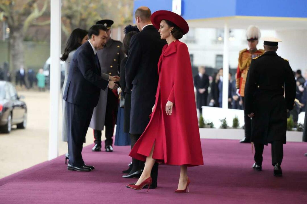 Kate Middleton raudona suknelė