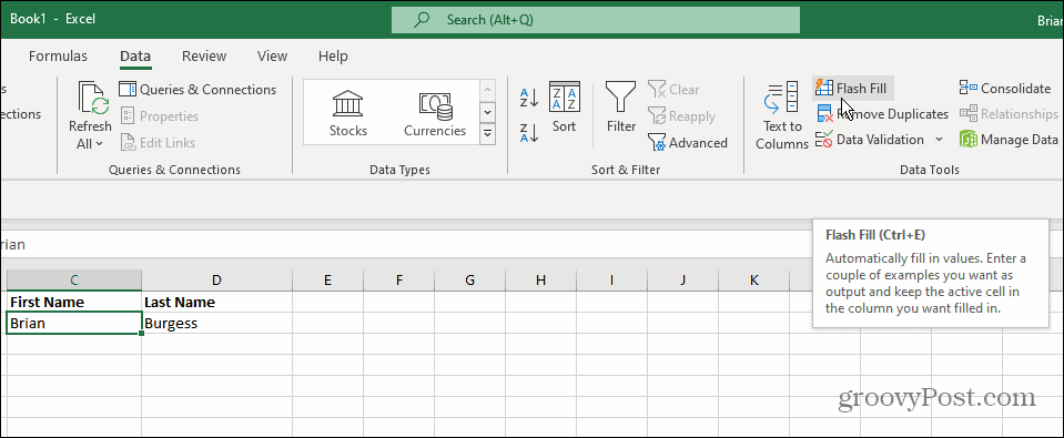Duomenų įrankiai Flash užpildymas Excel