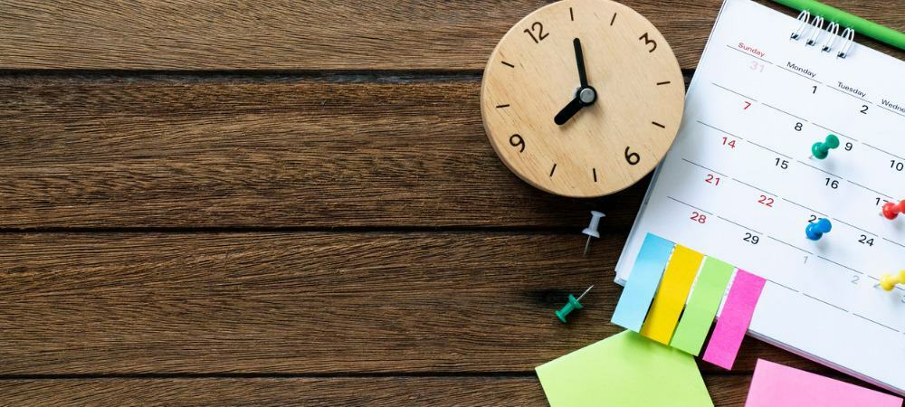 Kaip nustatyti, kad susitikimai prasidėtų vėlai ar baigtųsi anksti „Outlook“ kalendoriuje