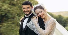 Romantiškas jubiliejaus įrašas Berk Oktay jo žmonai Yıldız Çağrı Atiksoy!