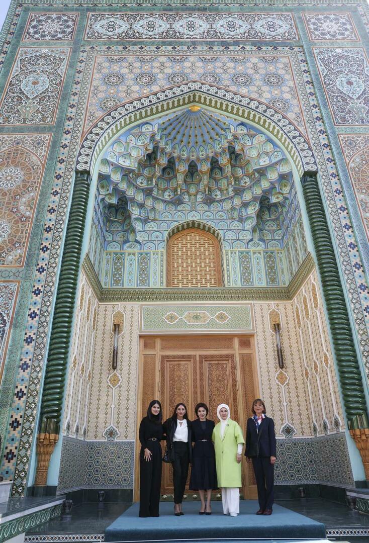 Emine Erdoğan pasidalijo savo vizitu Uzbekistane