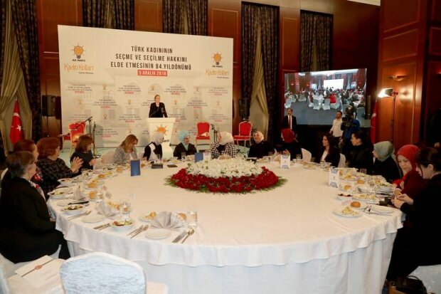 Pirmoji ponia Erdoğan dalyvavo Moterų teisių dienoje