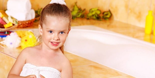 Kaip vyresnis vaikas turėtų būti maudomas?