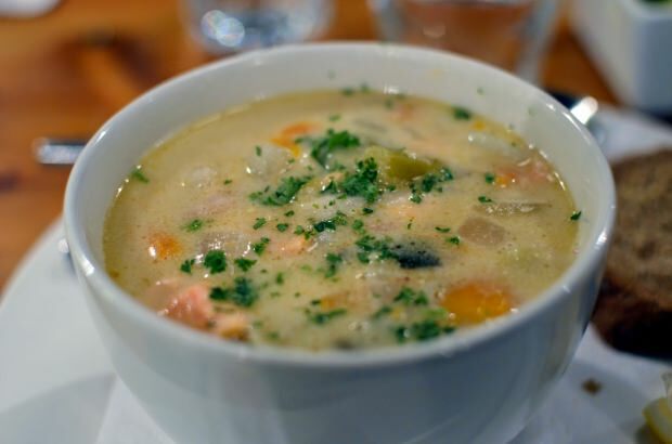 Kaip pasidaryti skanią žuvies sriubą?