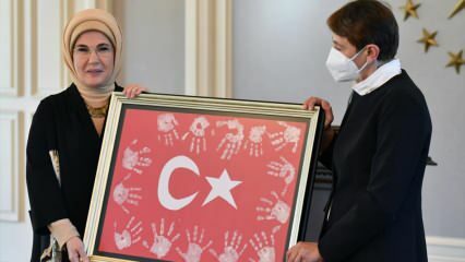 Pirmoji ponia Erdoğan susitiko su mokytojais!