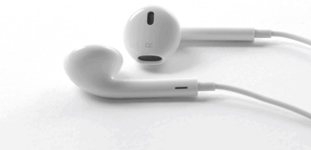 Ar „Apple Ditch EarPod“ turėtų būti naujuose „iPhone“ įrenginiuose?
