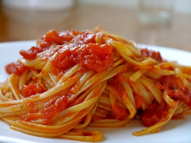Kaip gaminti makaronus su pomidorų pasta? Koks triukas?